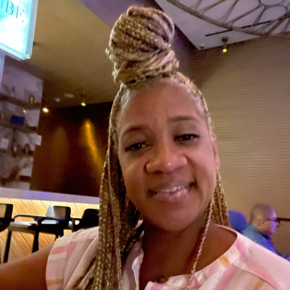 Meet your Posher, Amina